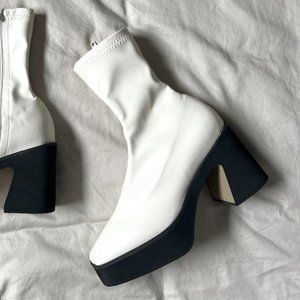 Retro 70s Disco Dream Platform Glove Boots Warm White Size 6 NWT